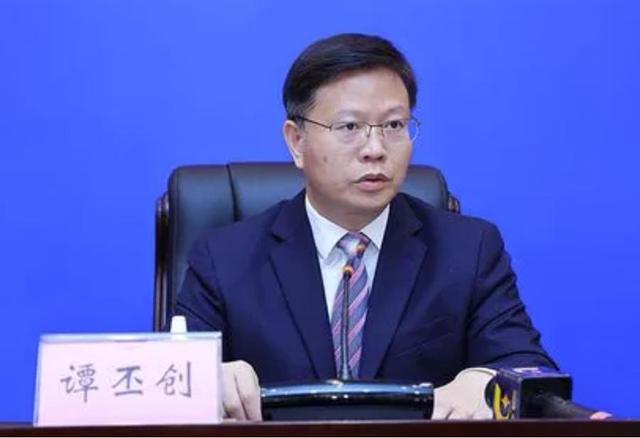 长期在广西任职的谭丕创,曾任崇左凭祥市委书记;崇左市委副秘书长(正