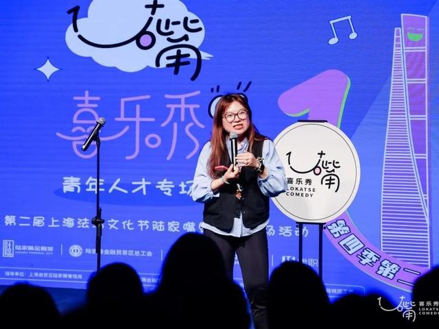 这些素人演员们将丰富的法律专业知识融入到一个又一个生动幽默的段子