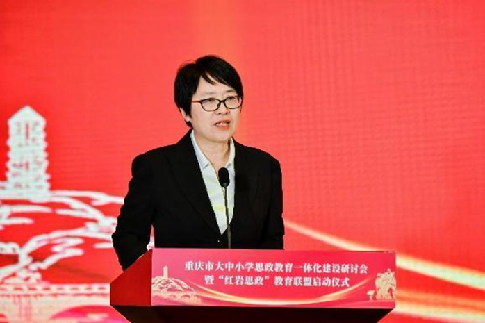 中共重庆市委教育工委专职副书记屈锐在讲话中表示,全市教育系统坚持