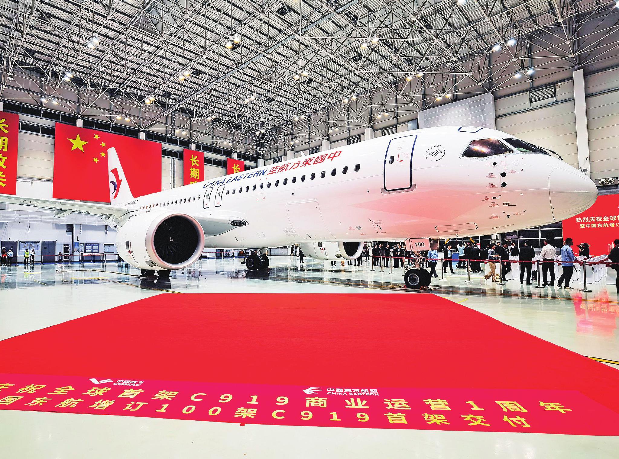 中国东航供图本报讯(记者 王兰) 5月27日,国产大飞机c919迎来商业运营