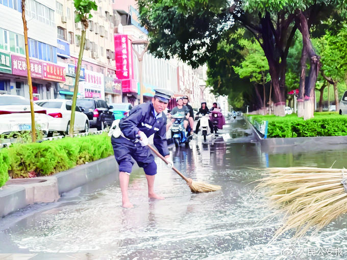 新疆民警坚守一线守护平安