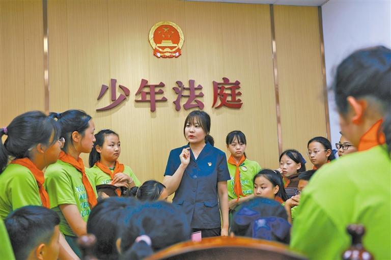 5月28日,西安中院少年法庭联合西安市鄠邑区法院少年法庭,为西安宏桥