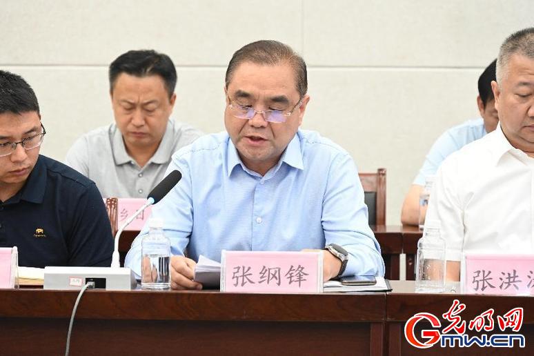 孟州市政府党组成员,高新区管委会副主任张纲锋介绍道,孟州市从抓产业