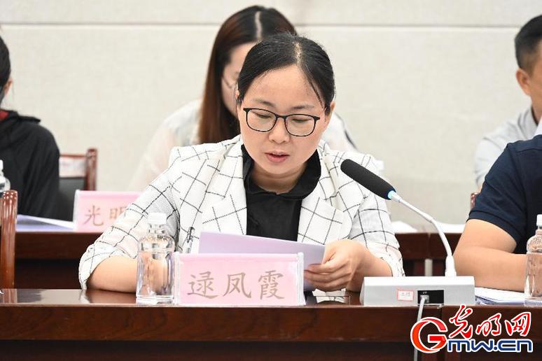 濮阳县发改委主任逯凤霞围绕强县和富民,改革和发展,城镇和乡村三个