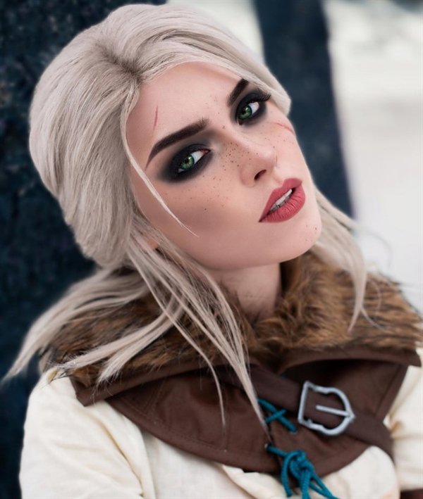 俄罗斯美女cos《巫师3》特莉丝:性感美艳 服装还原