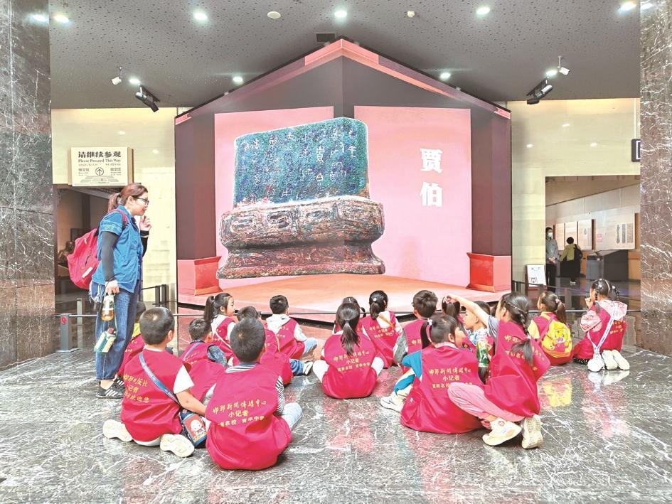 为进一步弘扬中华优秀传统文化,激发小记者深入了解汉字悠久历史,增长