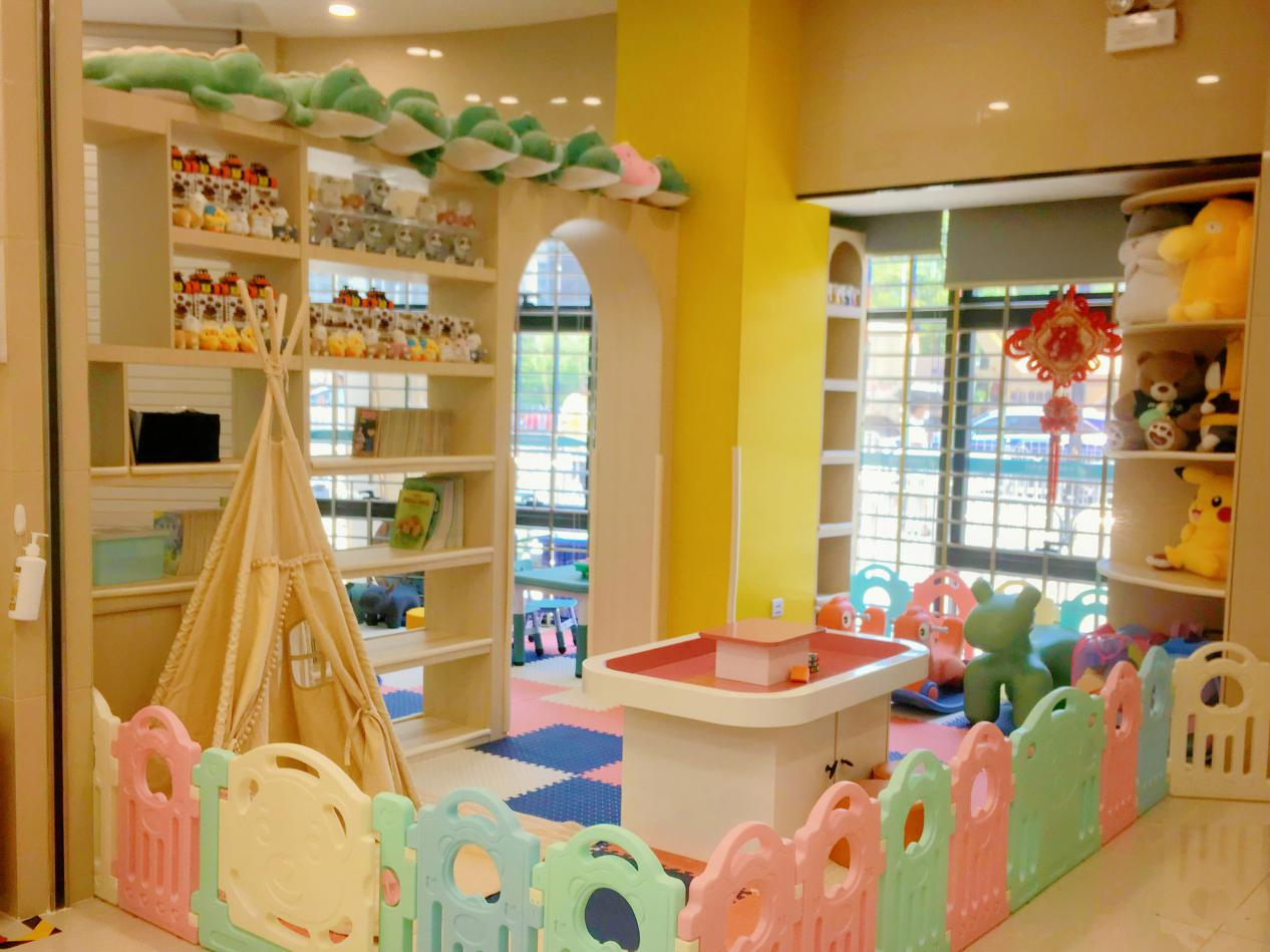 "邮乐园"一分为二,划分了阅学区与娱乐区两大区域,致力满足儿童们的"