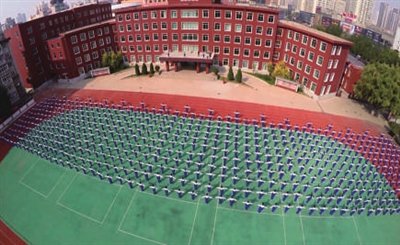 学校简介沈阳铁路实验中学(铁中)创立于1948年,是一所具有76年办学