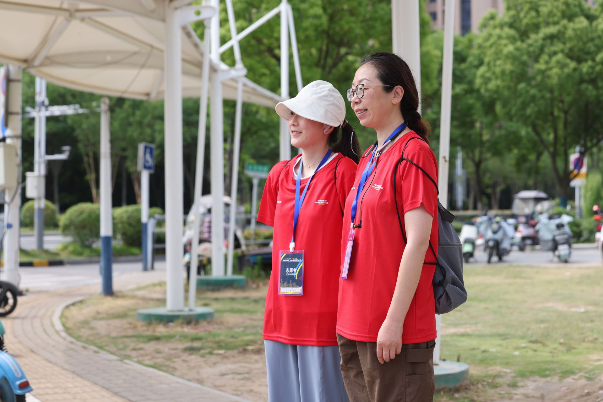 沿途,来自蚌埠学院,团市委,蚌山区,禹会区,龙子湖区,蚌埠日报社,蓝天
