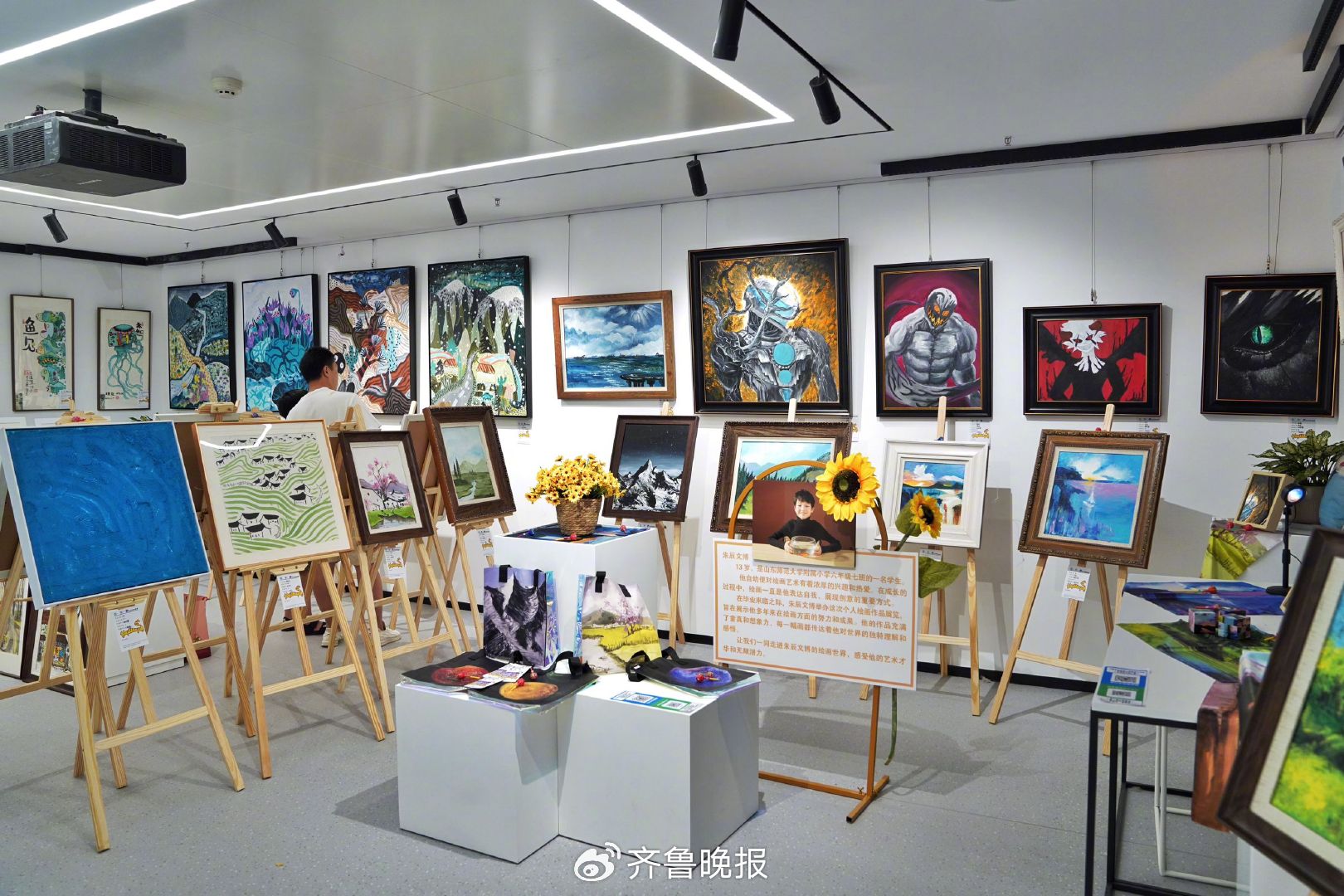 济南百花洲正在举办一场沉浸式体验的儿童涂鸦艺术画展