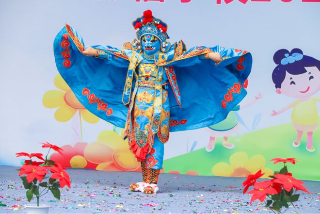 语通中外"语通中外,志成精英"是我校秉持的办学理念,小藤苗们用中文及