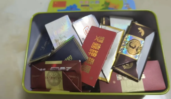 文文的铁盒子。图/受访者提供