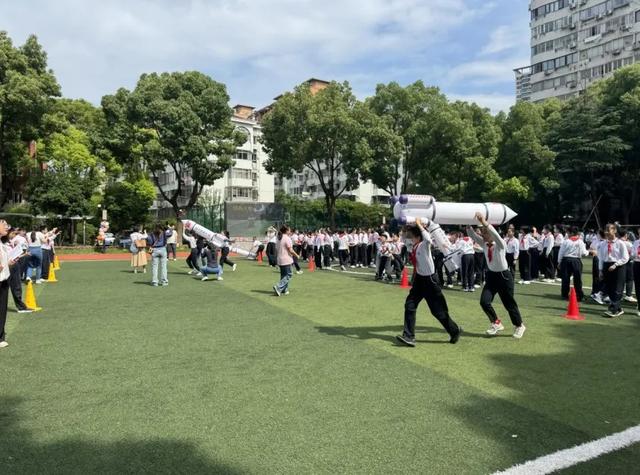 经济新闻滚动>正文> 在校长宓莹看来,这场嘉年华活动,是科技之光与