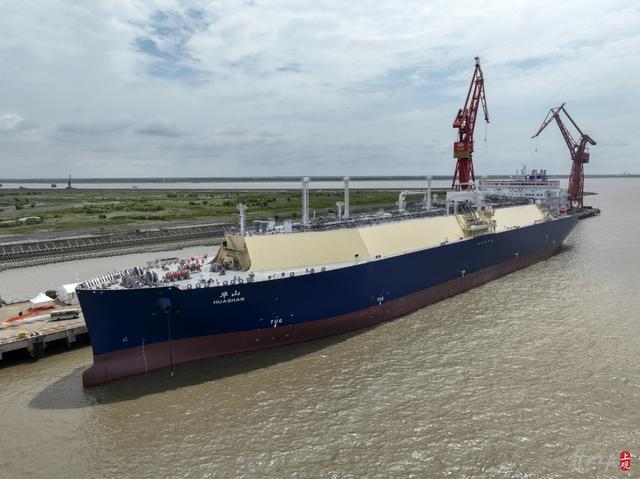 单月交两艘大型lng船创纪录:沪东中华提前7个月交付"华山"号