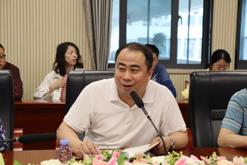福州教育学院附中魏健校长一行赴福州十一中交流学习