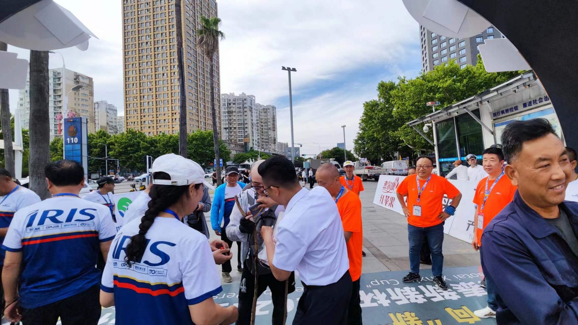 带伤坚持7个多小时的赵耀: 你勇毅前行的精神照耀着我们