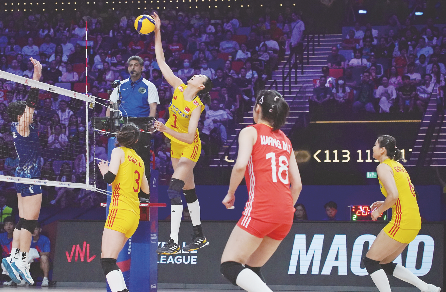 朱婷首发登场 中国女排击败泰国队