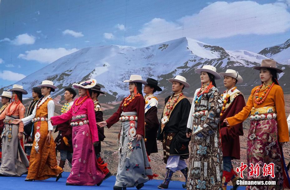 "青超联赛"第二轮果洛州主场赛 场内外尽显"力"与"美"