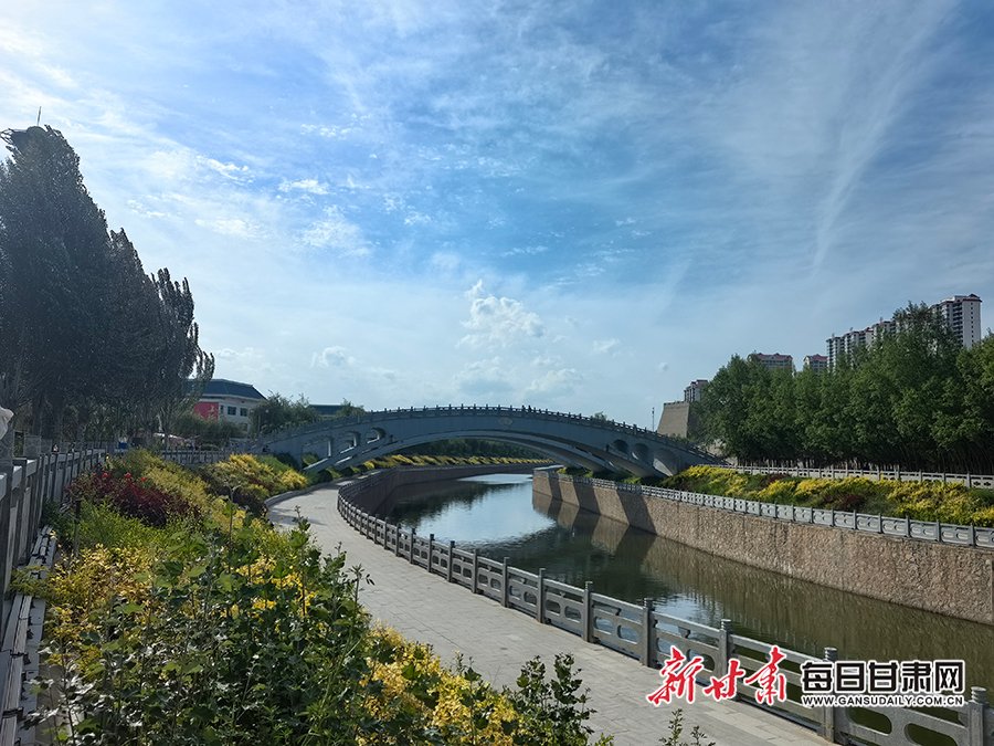 重点网络媒体甘肃生态环保行"主题采访团来到白银市会宁县祖厉河畔