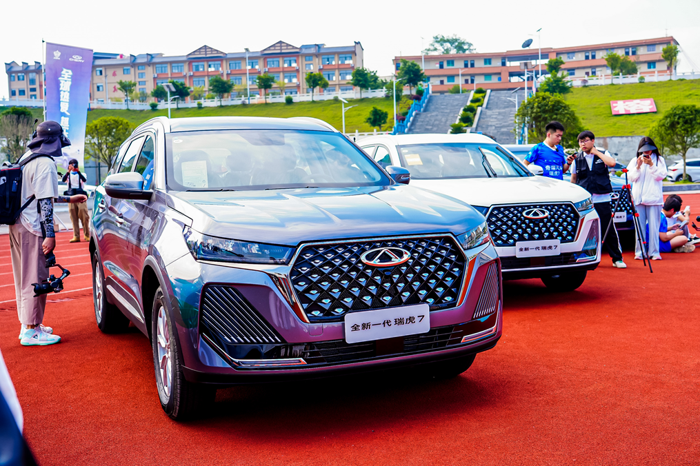 奇瑞汽车供图 华龙网发全球热爱,传奇巨星现场助阵发布会当天,意大利