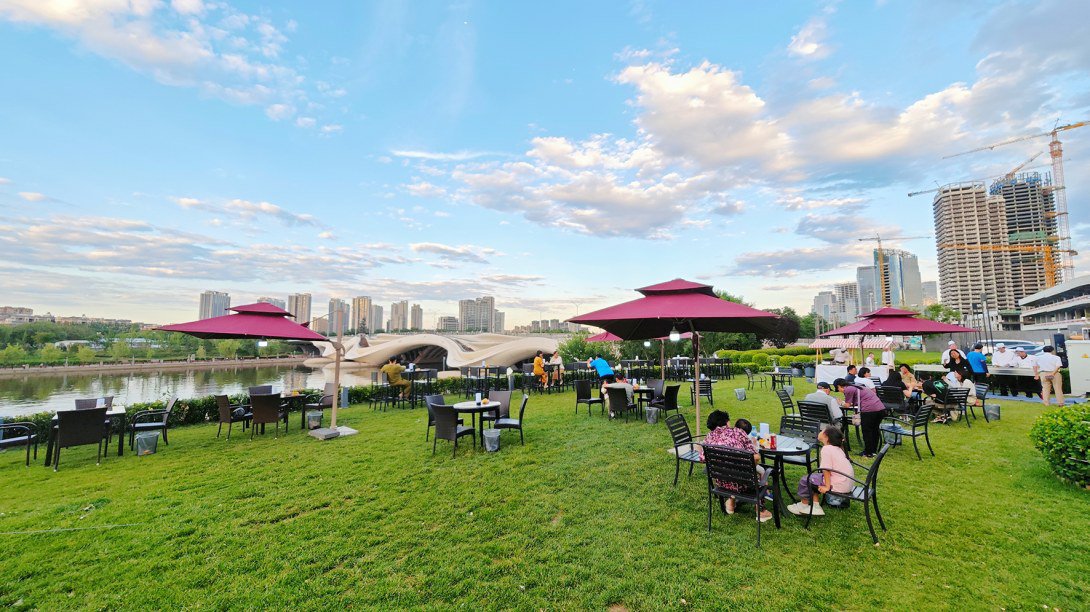 的气息——位于大运河畔的北京国际财富中心"运河美食夜市"开门迎客