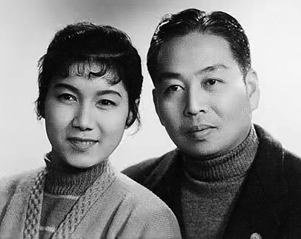 这对佳人才子的结合,被当时文艺界称之为"霞光之恋".