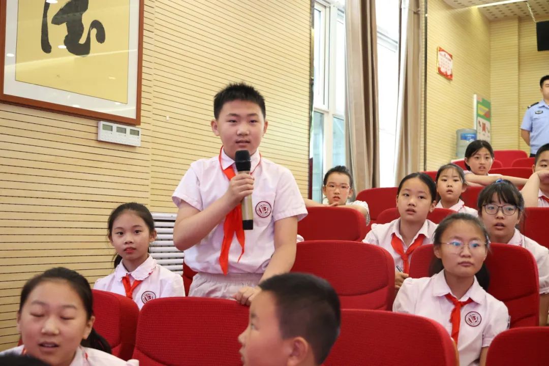 西安市曲江第十三小学举行庆六一文艺汇演活动暨入队仪式|西安市_新浪