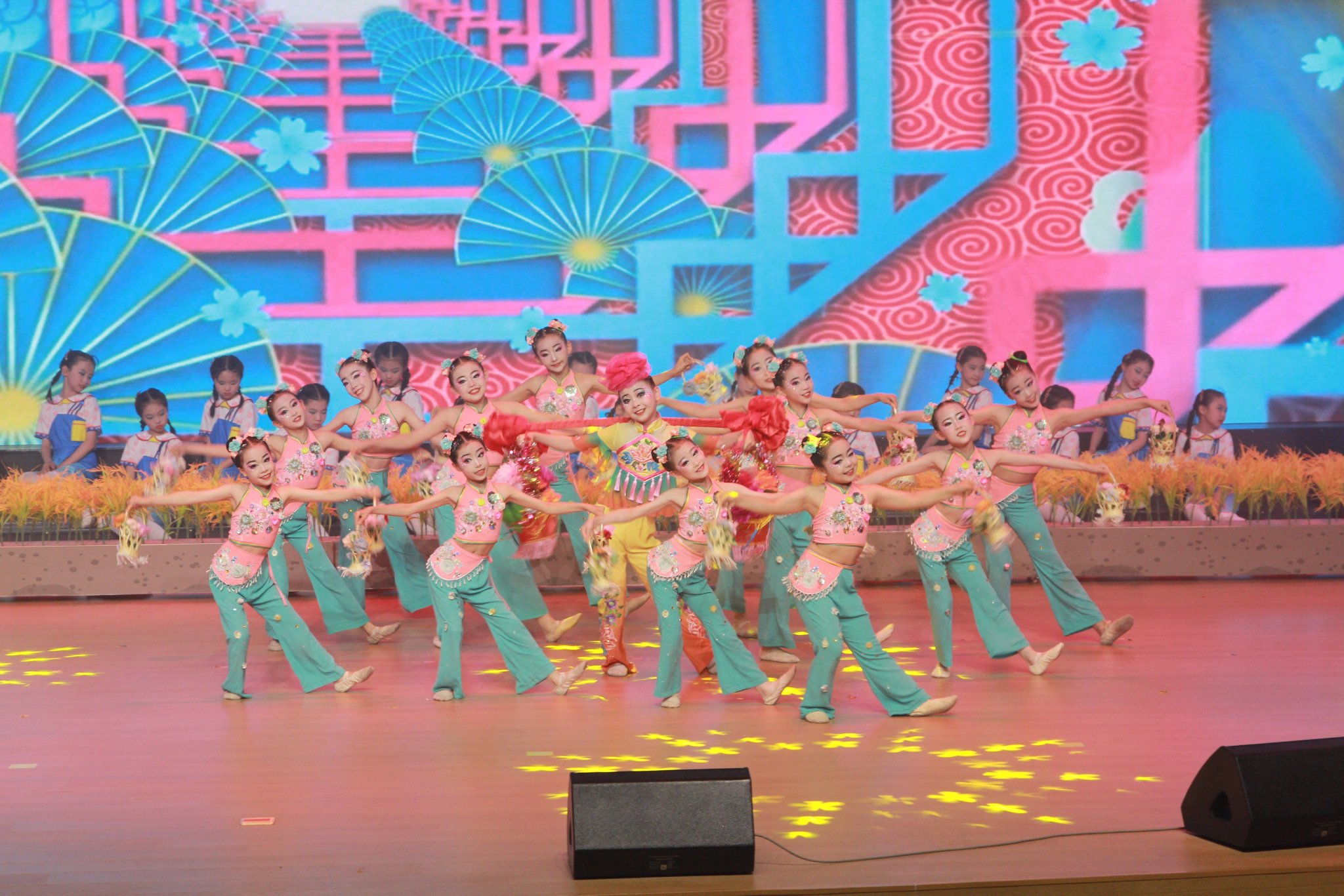 中原区教育局党组书记,局长吴晓昊及班子成员,局机关各科室,二级机构