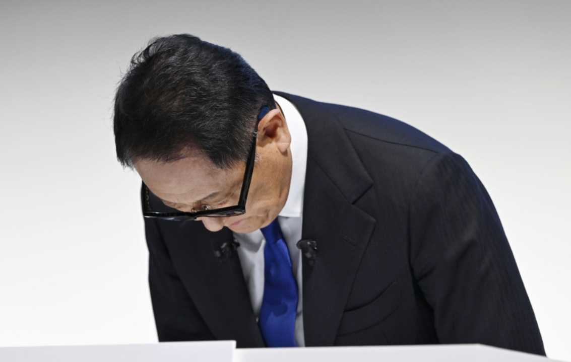 黄仁勋,苏姿丰携手推动科技股走强 散户疯炒股风头又起