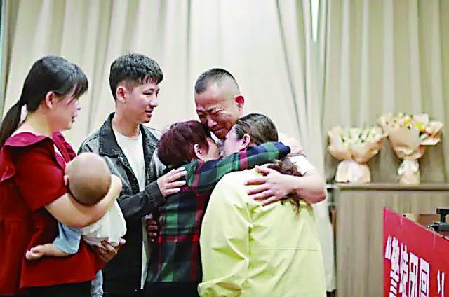 他收到了迟到38年的儿童节礼物