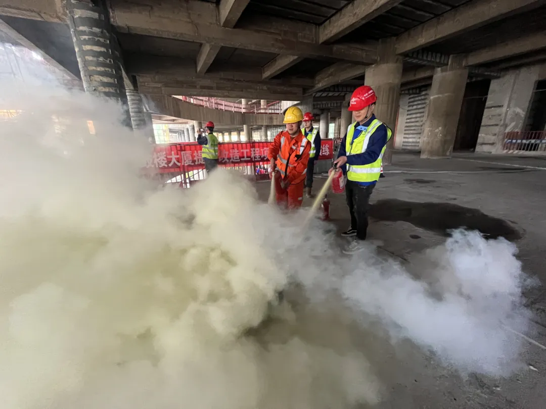 昆明·融通中心项目日常安全演练 邵庆琦/摄