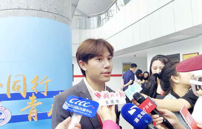 天津大学数学系交换生彭宥恩来自天津大学数学系的彭宥恩,是台湾逢甲