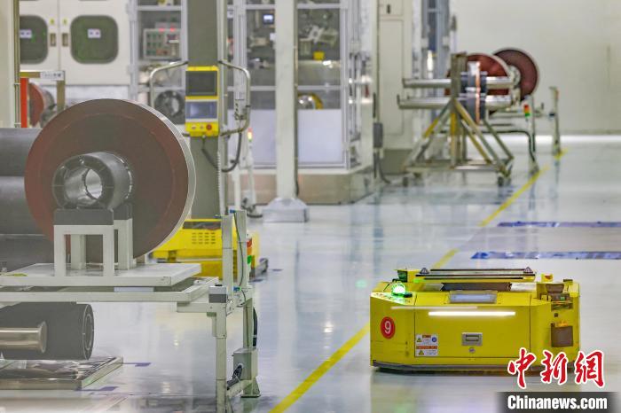 行"主题采访活动来到常州蜂巢能源,借此观察动力电池行业的技术革新