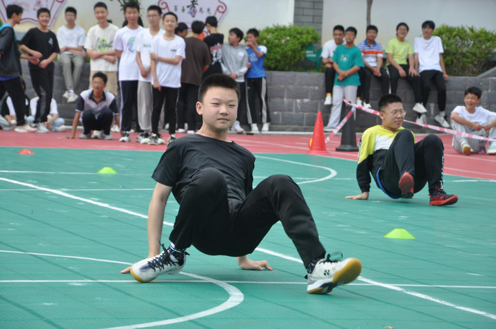 歙县长青中学:趣味运动会  精彩也纷呈