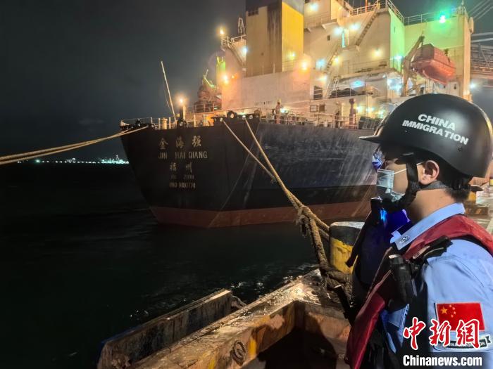 暴雨袭来 福建莆田40万吨铁矿煤炭"逆行"入境|莆田市_新浪财经_新浪网