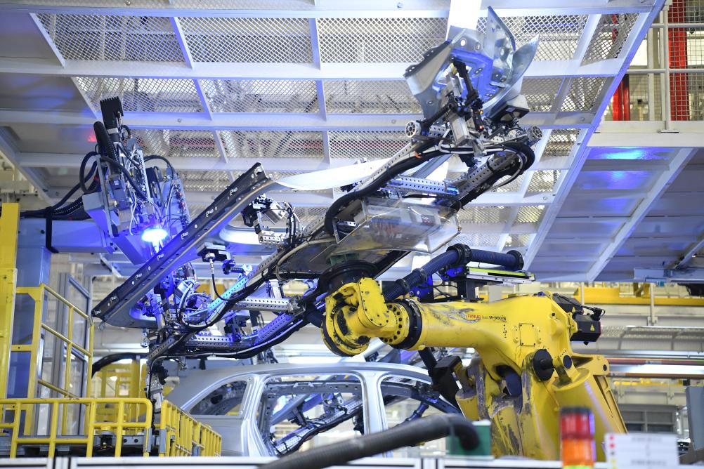 45%)挥舞手臂,生产线轰鸣声