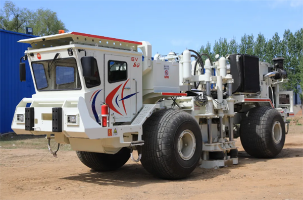 石油勘探神器!我国超大吨位宽频ev80可控震源完成野外生产试验
