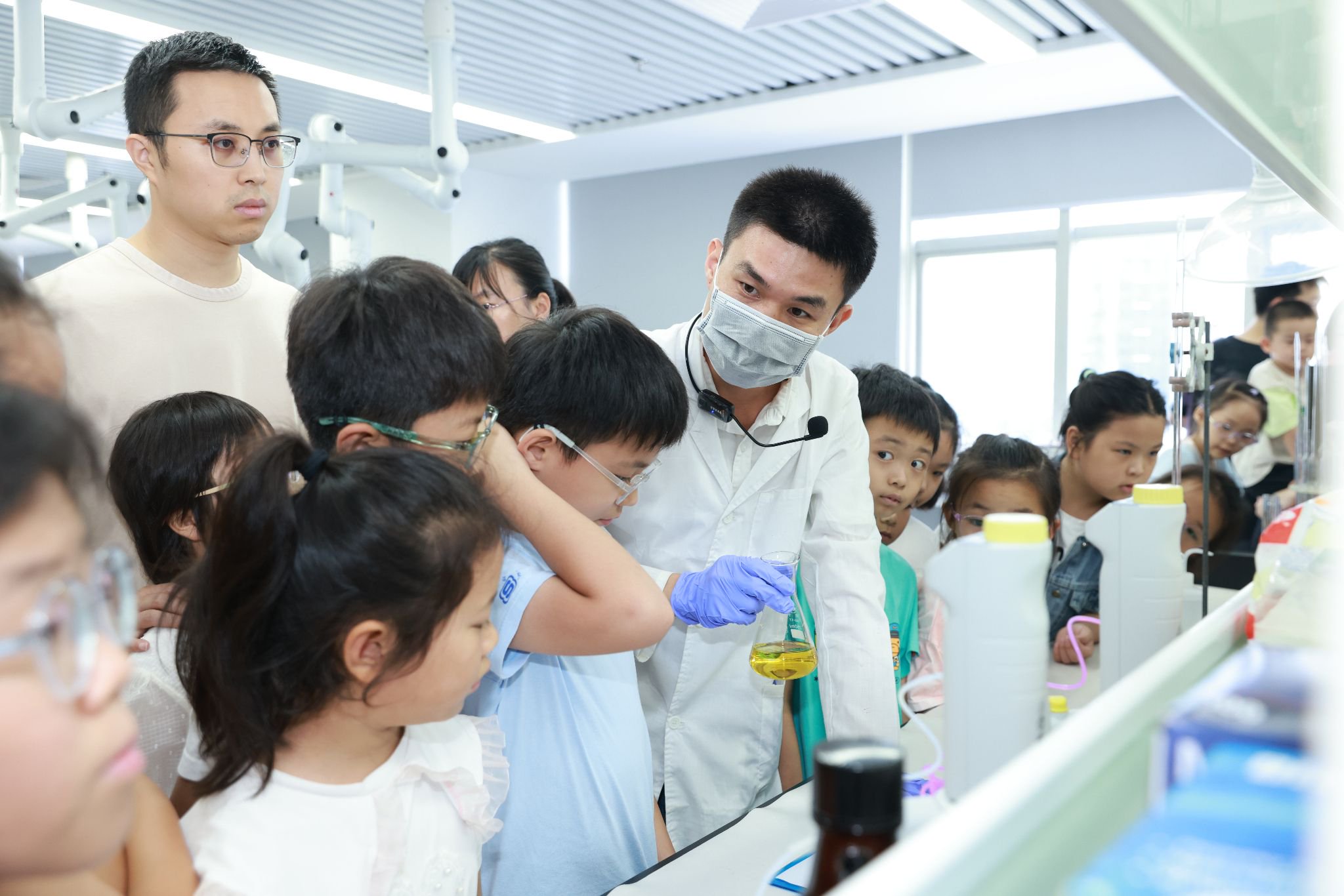 设备,以及如何通过这些自动化技术手段对环境样本进行高效精准分析