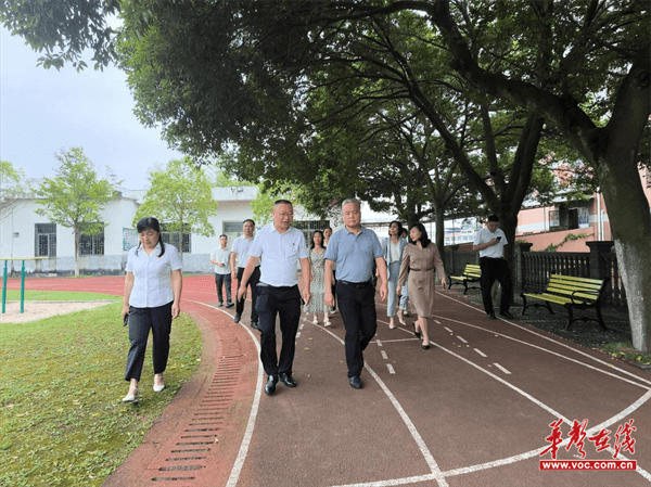 永兴县领导看望慰问永兴县特殊教育学校困难残疾学生