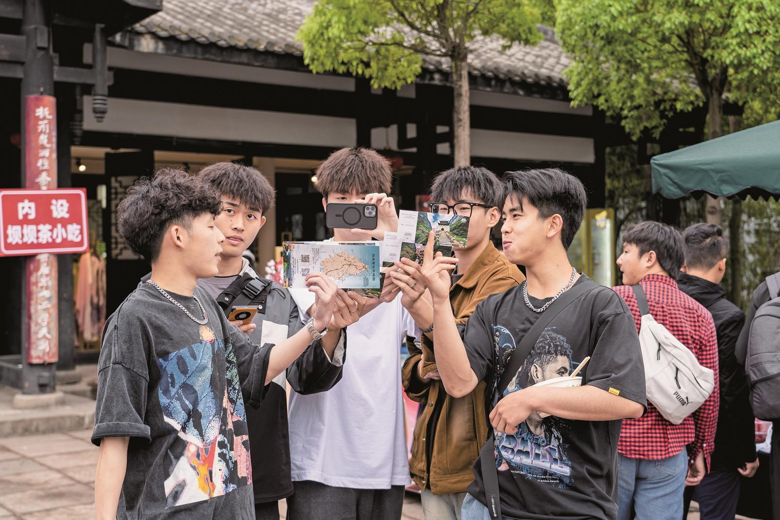 诗词照亮旅程 文化滋养心灵