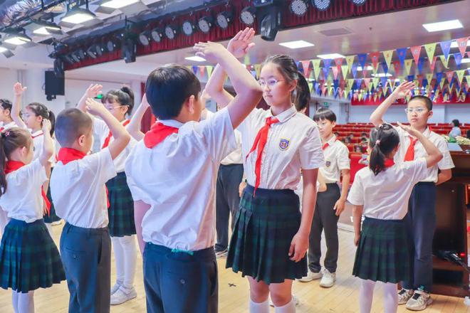 红领巾心向党 新队员新风采 | 西安藤信学校举行中国少年先锋队新队员