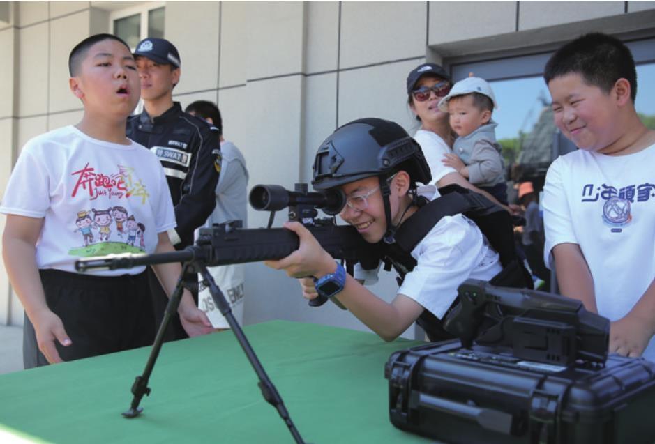 小朋友们走进沈阳的警犬训练支队,开启了别样的"藏蓝之旅".警方供图