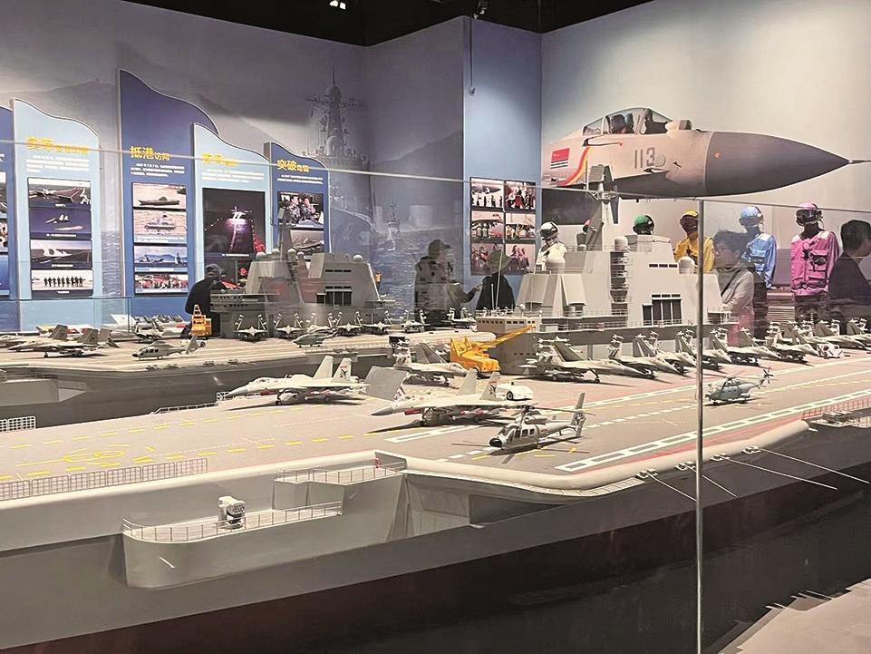 海军博物馆展厅□ 本报记者 肖相波 文/摄北有青松绿丛的信号山,东邻