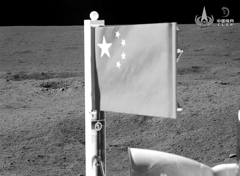 在月球背面停留了近2天的嫦娥六号上升器携带月球样品自月球背面起飞