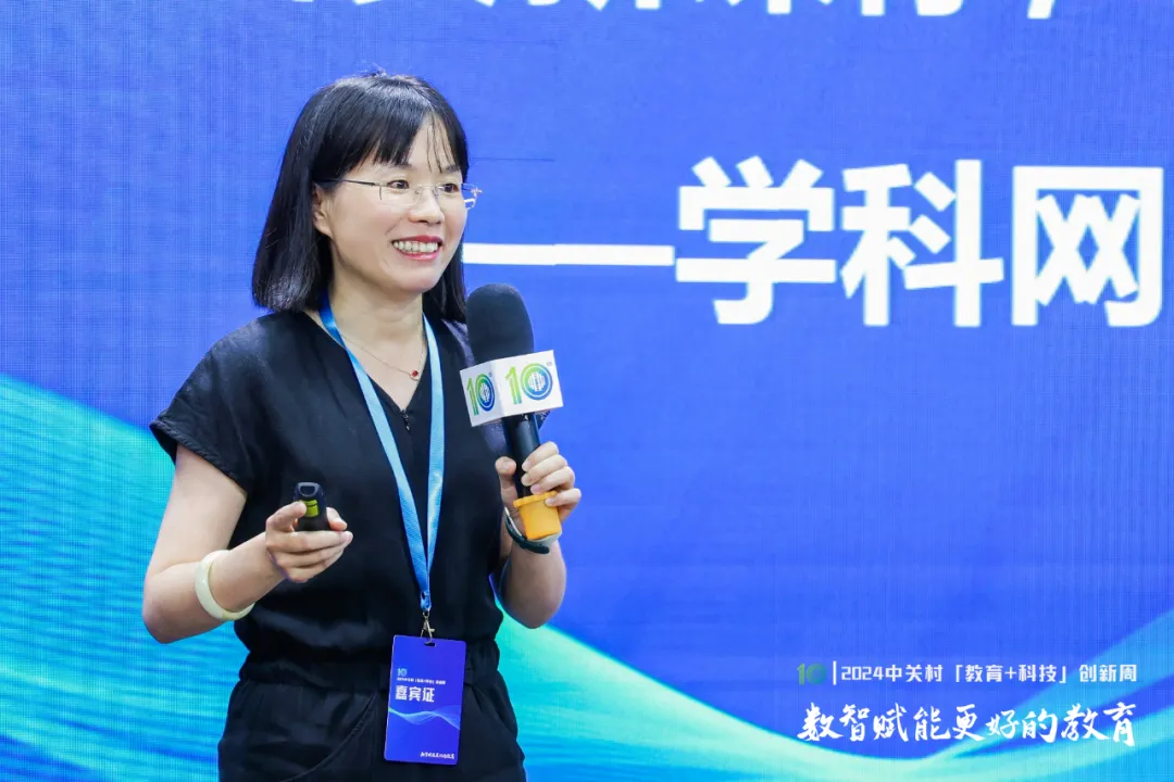 学校执行校长胡春丽,北京市顺义区高丽营第二小学支部书记,校长张岩