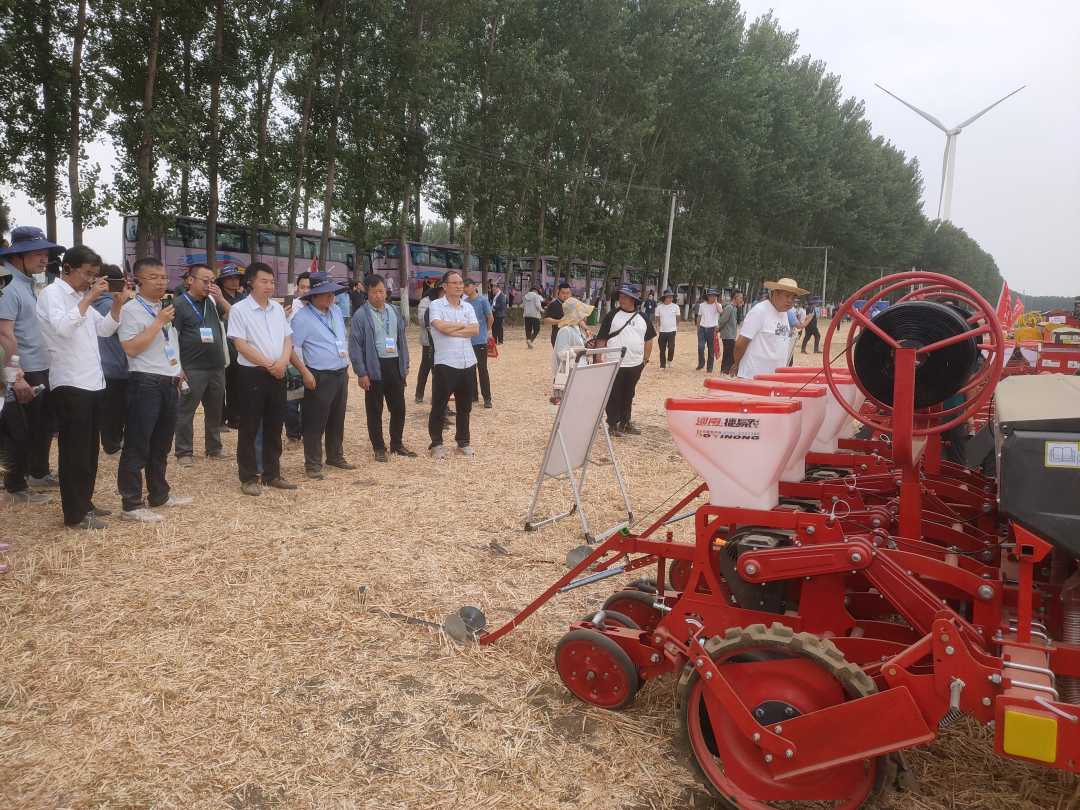 中国农机推广"田间日"活动举行