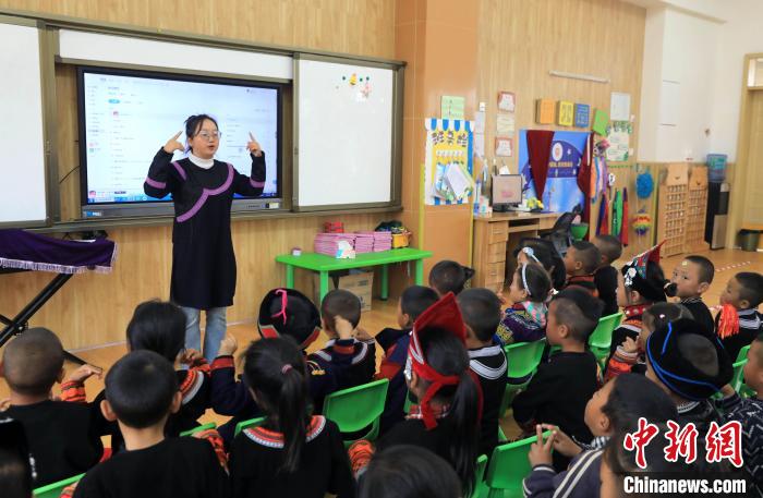 四川凉山:学前教育跨越式发展 照亮彝族娃娃成长路