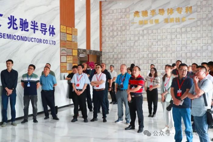围观！全国经济媒体打卡兆驰半导体，共探高质量发展的奥秘|兆驰|半导体|高质量发展_新浪科技_新浪网