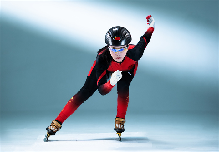 新讯再度携手奥运冠军李坚柔，共赴科技与速度的非凡之旅！