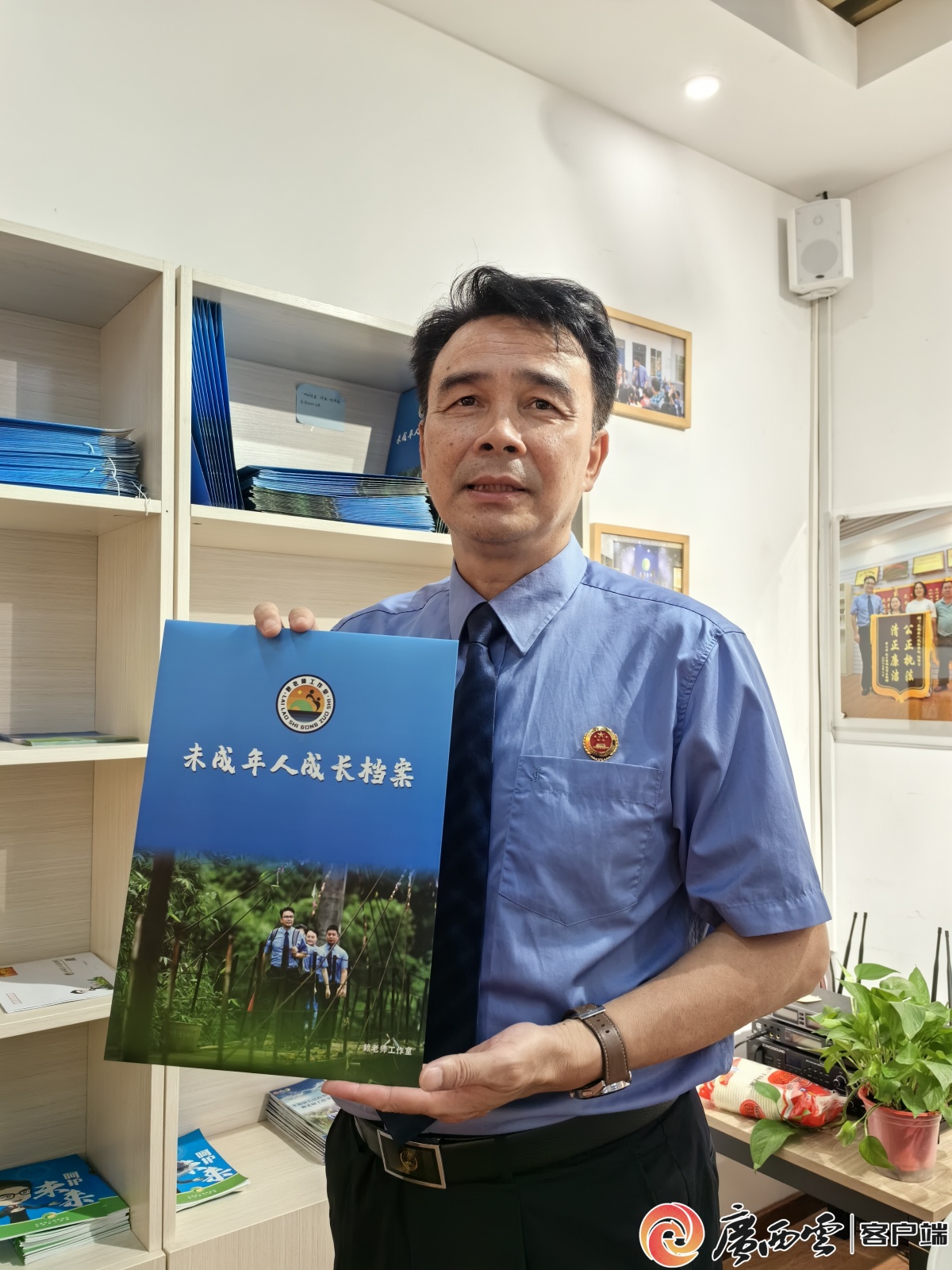 普法者"赖老师":用法治阳光照亮青少年心中的梦想